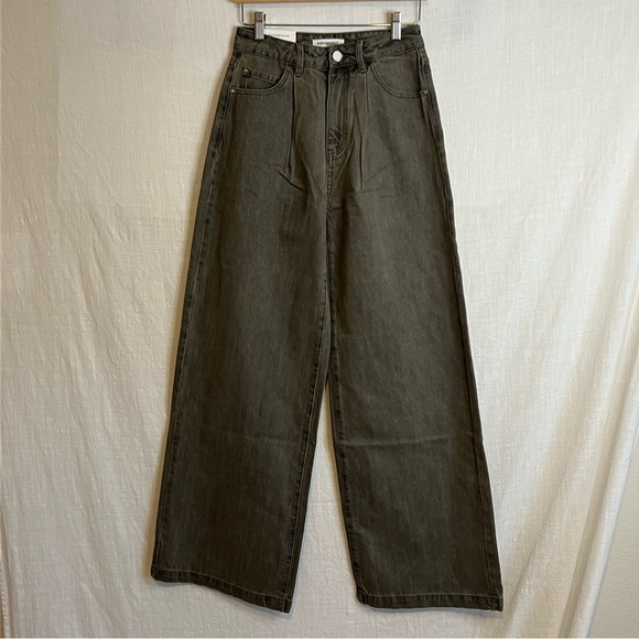 NWT WeWoreWhat High Rise Pleated Wide Leg Slouchy Pants in Stone Wash SZ… - Picture 10 of 10